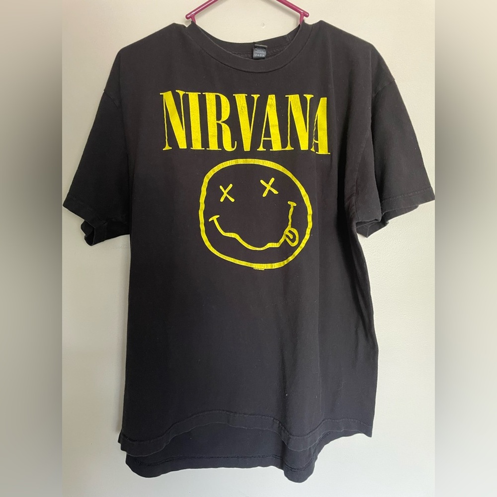 Nirvana XL black and yellow short sleeve t shirt 100% Pre shrunk cotton
